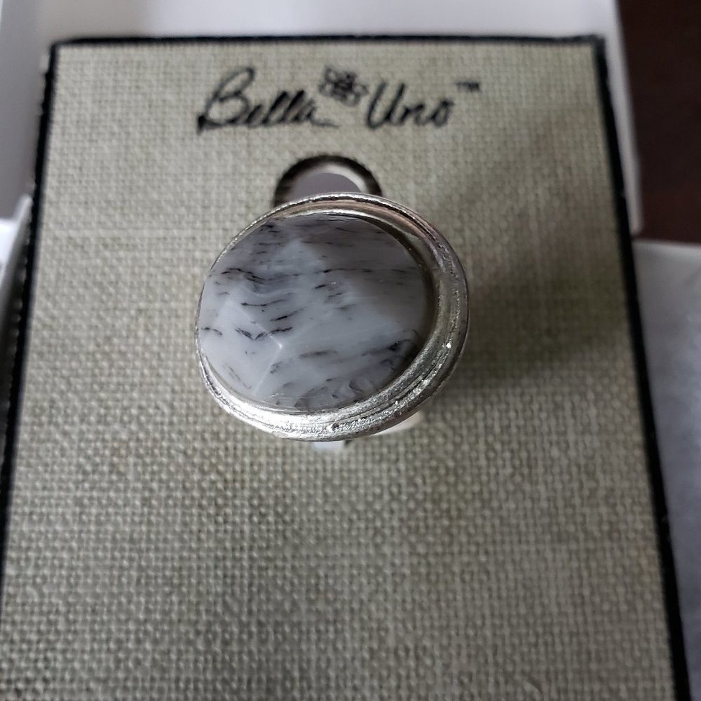 2/35$ nwt Bella uno ring big faux stone sz 8